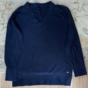 Tommy Hilfiger women’s Dark Blue V-Neck Sweater